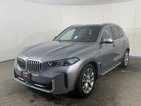 Used 2025 BMW X5 xDrive50e AWD/4WD image 3