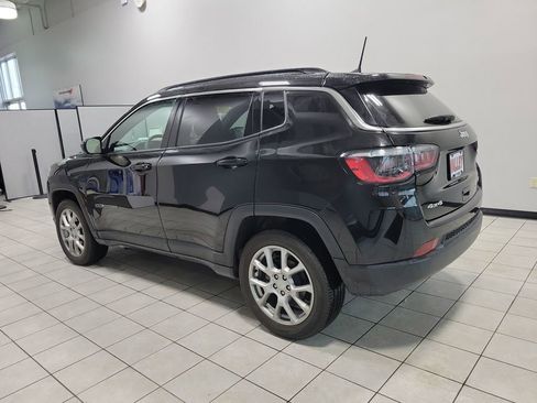 Used 2023 Jeep Compass Latitude image 4