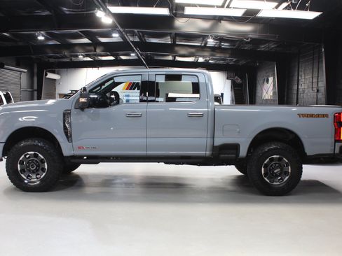 Used 2024 Ford F250 Platinum w/ Tremor Off-Road Package AWD/4WD image 3