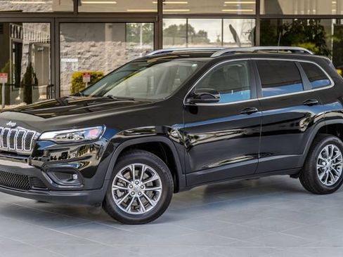 Used 2019 Jeep Cherokee Latitude Plus FWD image 2
