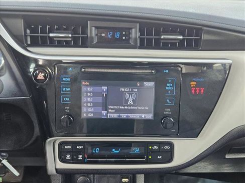 Used 2018 Toyota Corolla LE image 13