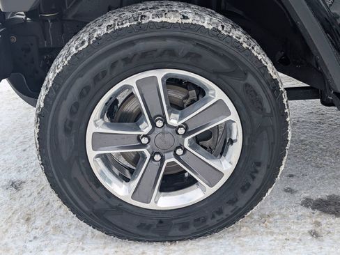 Used 2021 Jeep Wrangler Unlimited Sahara image 30