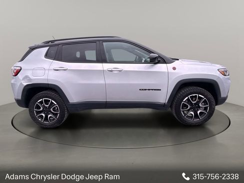 Used 2025 Jeep Compass Trailhawk w/ Trailer Tow Group image 2