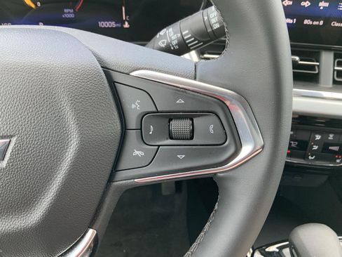 Used 2025 Chevrolet Trax LT w/ LT Convenience Package FWD image 24