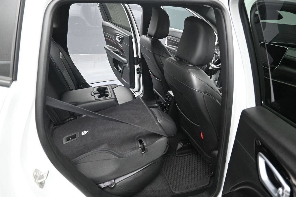 Used 2024 Jeep Compass Trailhawk AWD/4WD image 28