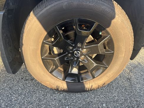 Used 2021 Nissan Frontier SV w/ Midnight Edition Floor Mats image 12