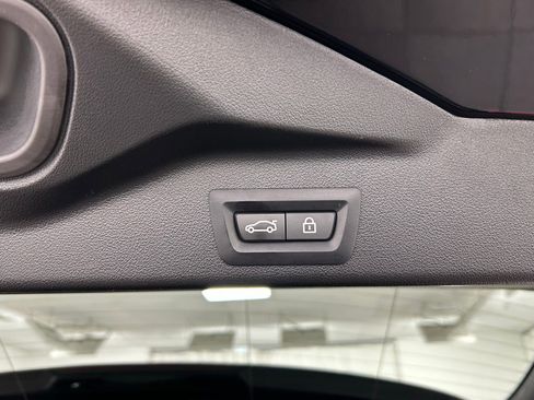 Used 2022 BMW X5 M50i w/ Executive Package image 41