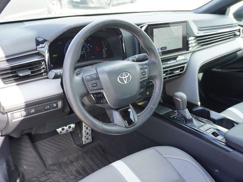 Certified 2025 Toyota Camry SE image 4