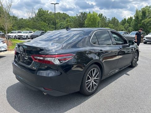 Used 2022 Toyota Camry XLE w/ Navigation Package FWD image 5