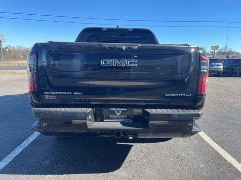 Used 2025 GMC Sierra EV Denali AWD/4WD image 21