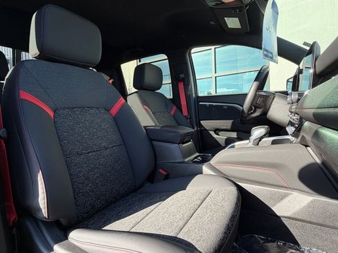 Used 2024 Chevrolet Colorado Z71 w/ Z71 Convenience Package 2 image 21