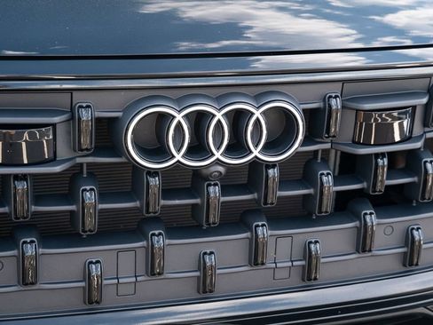 Used 2024 Audi Q8 Prestige w/ Prestige Package AWD/4WD image 6