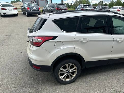 Used 2017 Ford Escape SE w/ SE Leather Comfort Package AWD/4WD image 4