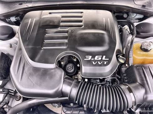 Used 2018 Chrysler 300 S image 10