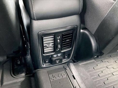 Used 2020 Jeep Grand Cherokee Overland w/ Interior Metal Package AWD/4WD image 17