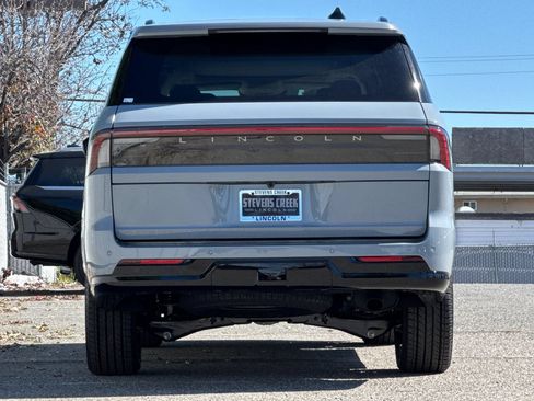New 2026 Lincoln Navigator L Reserve w/ Jet Appearance Package AWD/4WD image 5