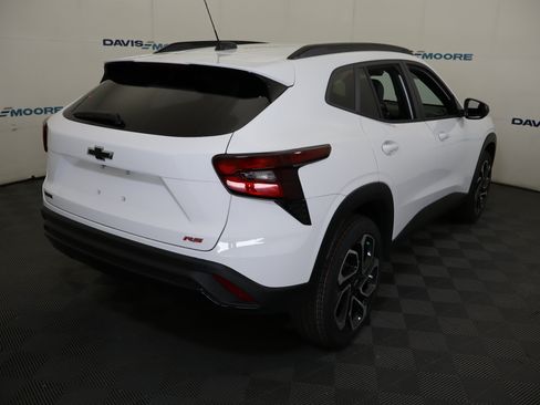 New 2026 Chevrolet Trax RS w/ Sunroof Package FWD image 6