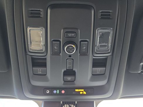 New 2025 Chevrolet Suburban Premier image 19