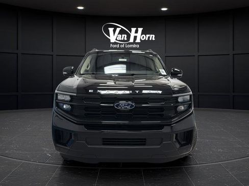 Used 2025 Ford Expedition Active AWD/4WD image 2