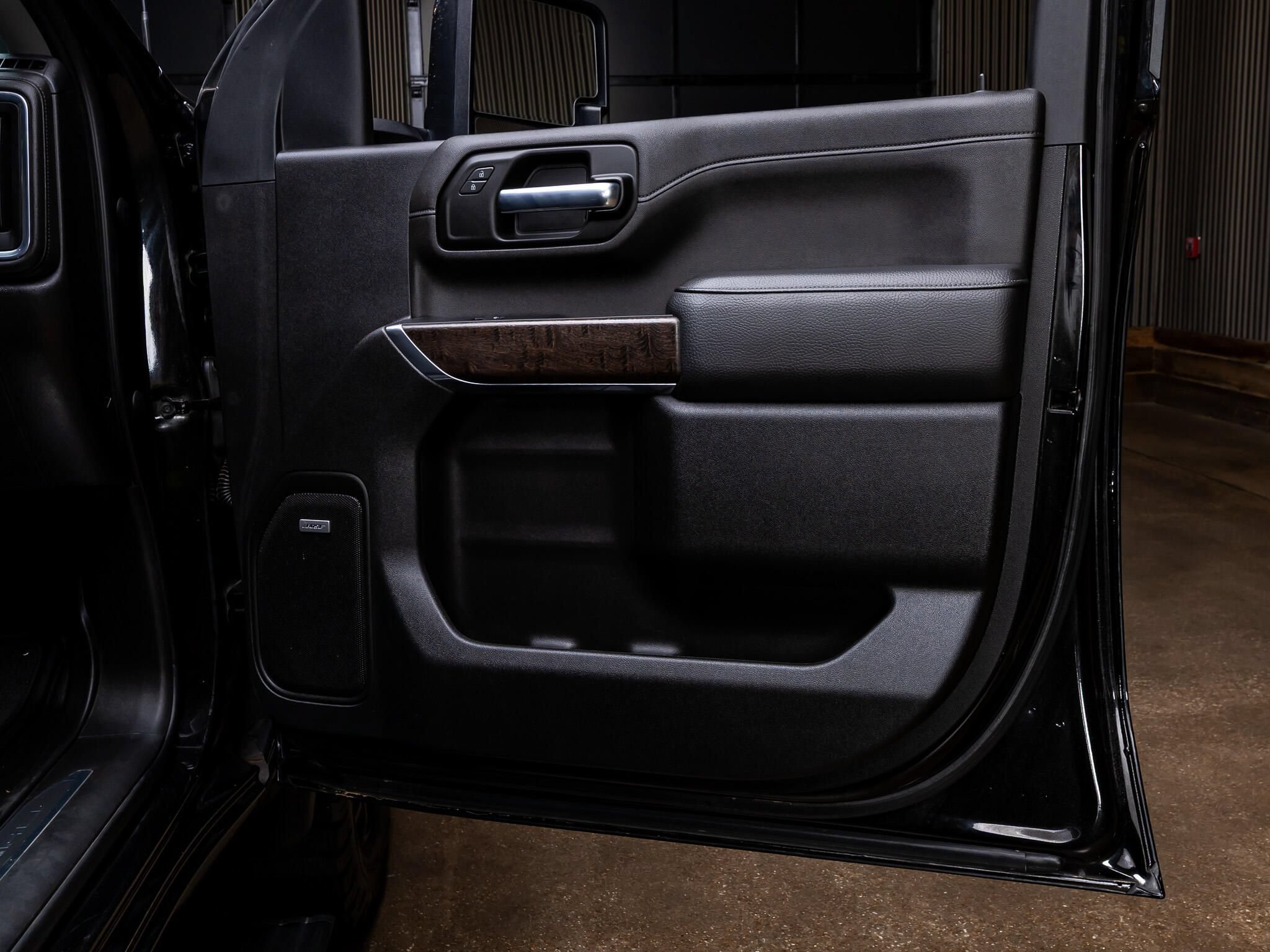 Used 2022 GMC Sierra 2500 Denali w/ Denali Black Diamond Edition AWD/4WD image 37