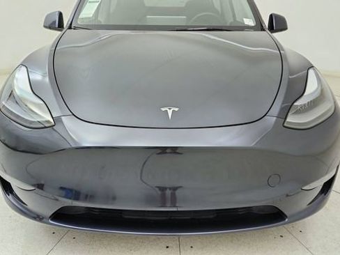 Used 2025 Tesla Model Y Performance image 8