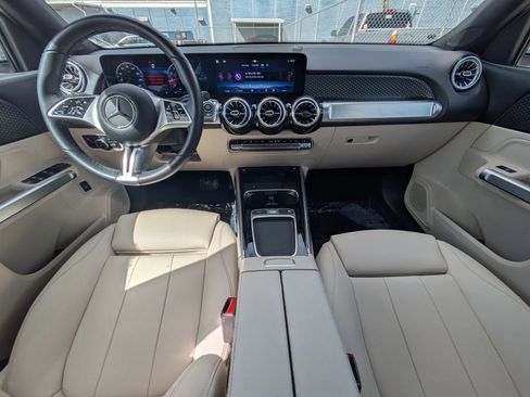 Used 2025 Mercedes-Benz GLB 250 4MATIC w/ Winter Package image 13