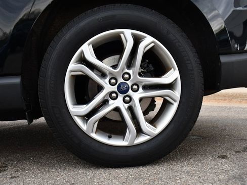 Used 2018 Ford Edge Titanium w/ Equipment Group 302A AWD/4WD image 35