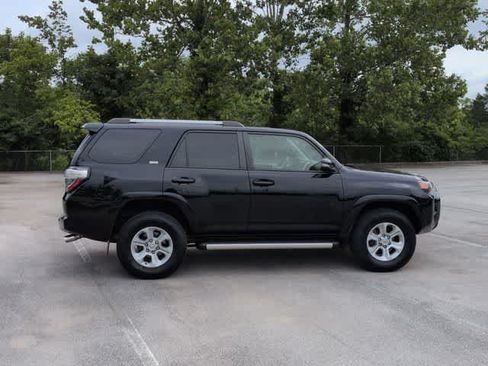 Used 2023 Toyota 4Runner SR5 Premium w/ Moonroof Package AWD/4WD image 9