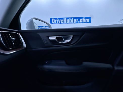 Used 2025 Volvo V60 B5 Cross Country Plus image 36