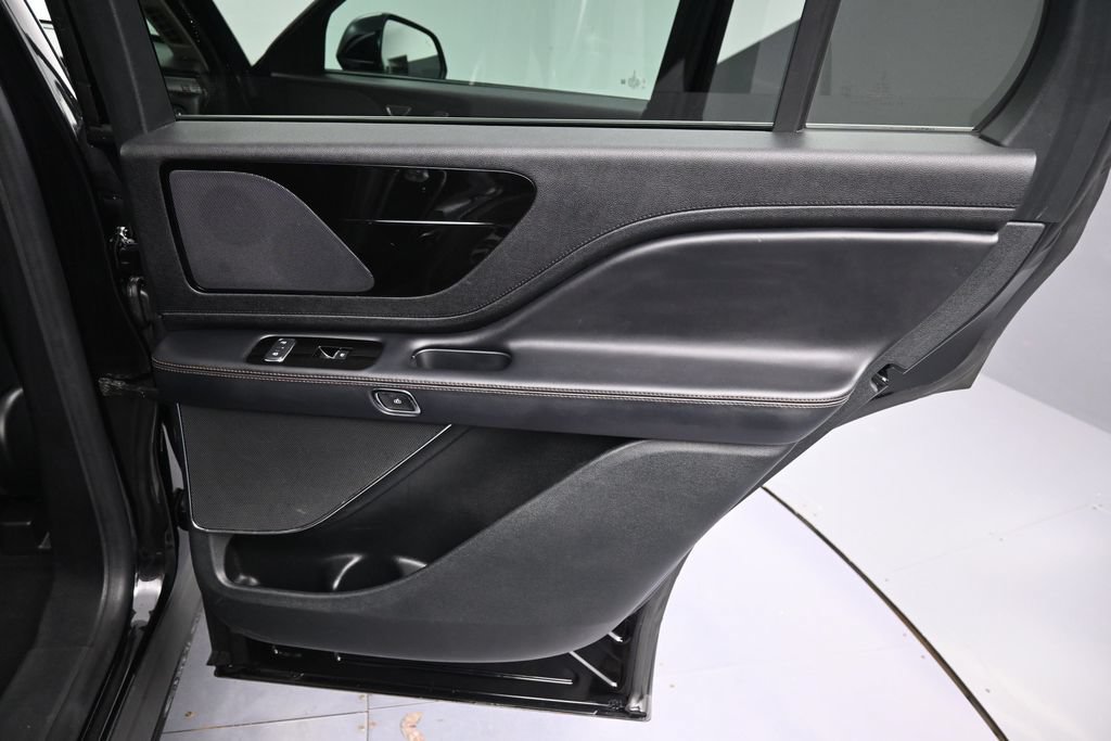 Used 2022 Lincoln Aviator AWD w/ Premium Package image 21