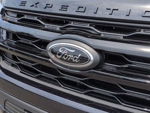 Used 2024 Ford Expedition Limited AWD/4WD image 12