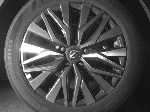 Used 2025 Nissan Altima 2.5 SV FWD image 13