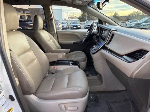 Used 2015 Toyota Sienna AWD image 10