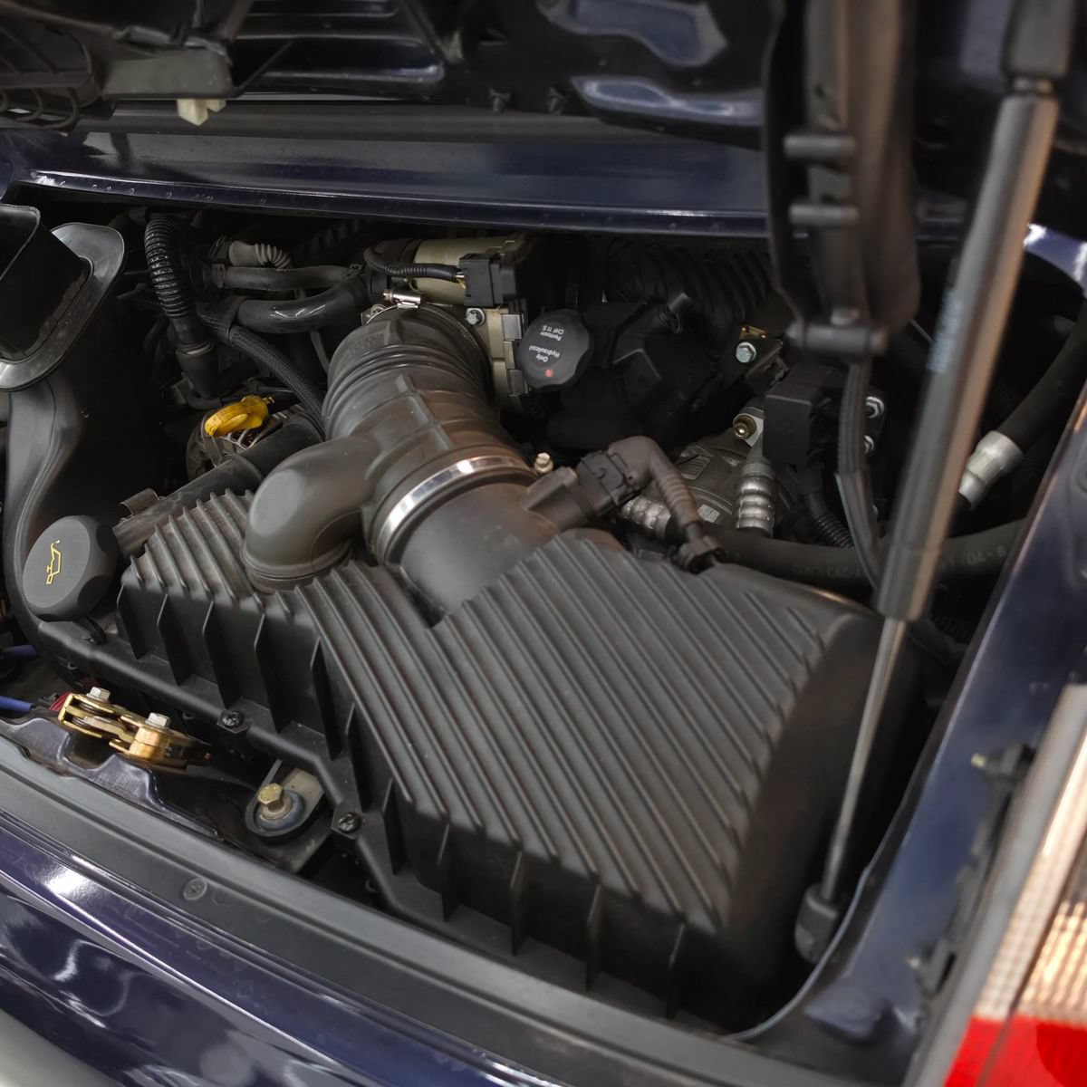 Used 2004 Porsche 911 Carrera 4 AWD/4WD image 20