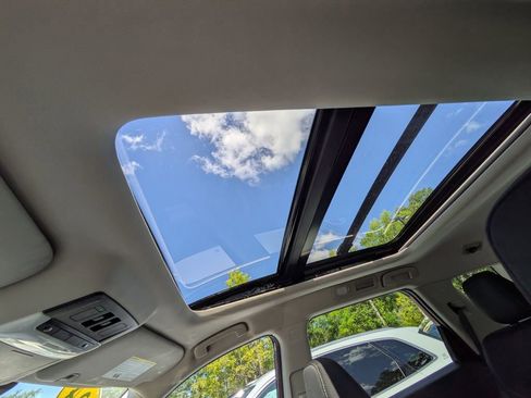 Used 2024 Nissan Pathfinder SV w/ SV Premium Package FWD image 33