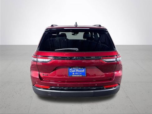 Used 2024 Jeep Grand Cherokee Altitude image 7