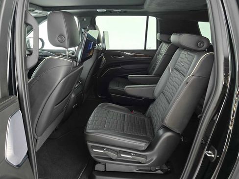 Certified 2024 Cadillac Escalade ESV Premium Luxury Platinum AWD/4WD image 18