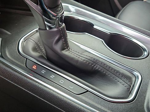 Used 2023 Chevrolet Traverse Premier image 16