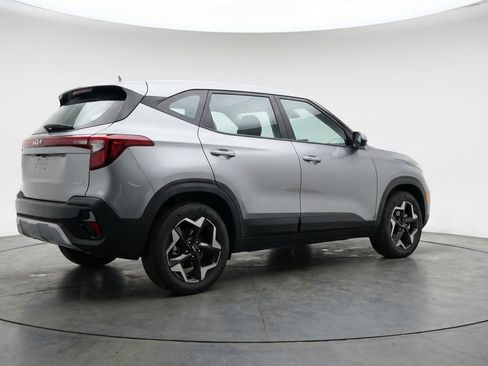 Used 2025 Kia Seltos S image 9