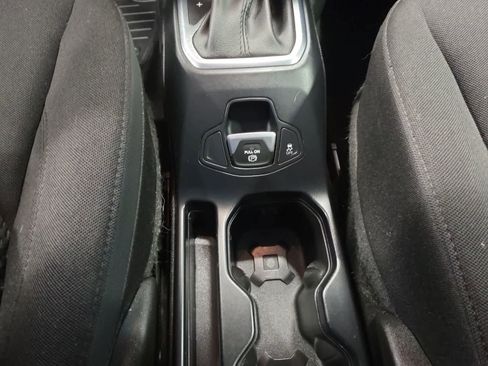 Used 2019 Jeep Renegade Latitude w/ Cold Weather Group AWD/4WD image 16