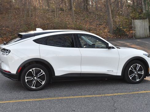 Used 2022 Ford Mustang Mach-E Select image 9