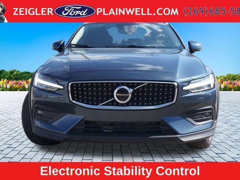 Used 2024 Volvo V60 B5 Cross Country Plus AWD/4WD image 8