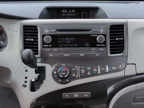 Used 2014 Toyota Sienna LE FWD image 18
