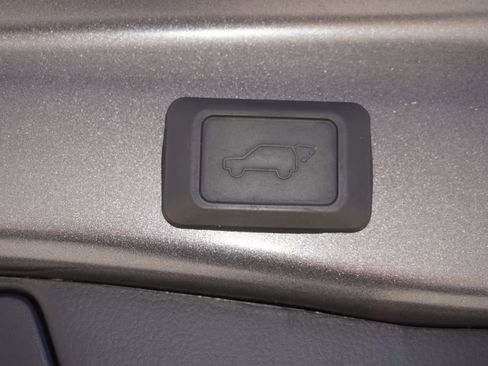 Used 2025 Toyota RAV4 XLE w/ Convenience Package image 9