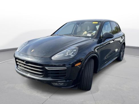Used 2018 Porsche Cayenne GTS image 2