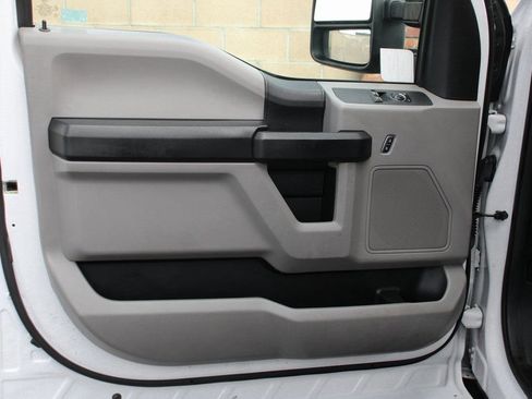 Used 2017 Ford F550 2WD Regular Cab Super Duty image 15