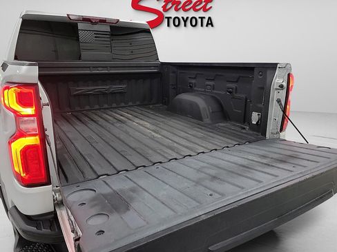 Used 2022 Chevrolet Silverado 1500 ZR2 w/ Technology Package AWD/4WD image 7