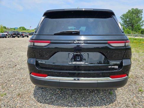 Used 2023 Jeep Grand Cherokee Laredo AWD/4WD image 6