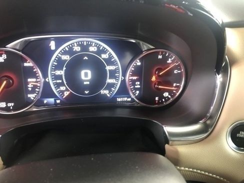 Used 2023 Chevrolet Traverse Premier image 5