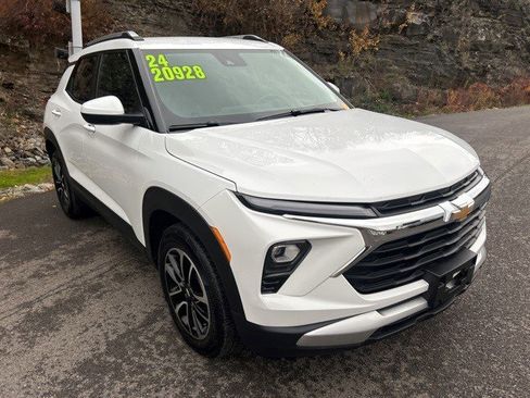 Certified 2024 Chevrolet TrailBlazer LT w/ LT Cold Weather Package image 3